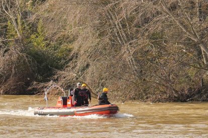 Dispositivo de Bomberos y Protección Civil para la búsqueda del hombre desaparecido en el puente de Santa Teresa