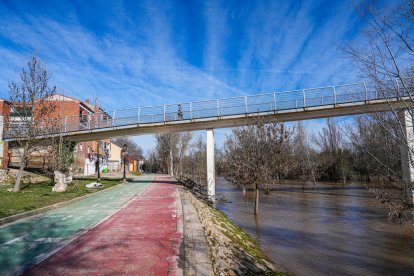 Calles afectadas por la crecida del río en Tudela de Duero.