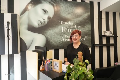 Ibone Silva, dueña de la peluquería Jean Claude Oliver, en la esquina con Gutierre de Cetina.