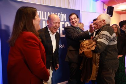 El candidato a la reelección a la Presidencia de la Junta de Castilla y León, Alfonso Fernández Mañueco, visita Benavente