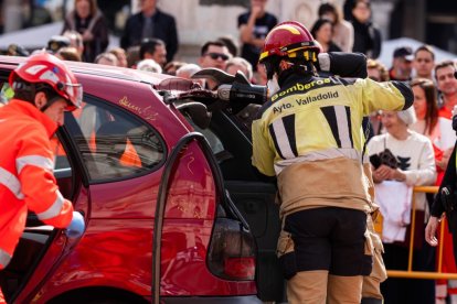 Simulacro de un accidente de tráfico en la Plaza Mayor