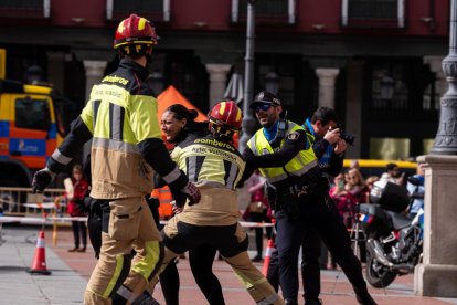 Simulacro de un accidente de tráfico en la Plaza Mayor