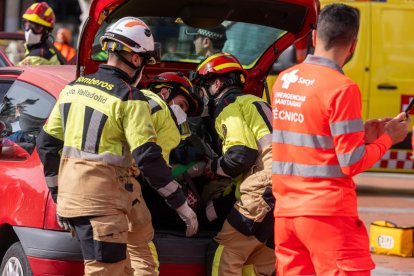 Simulacro de un accidente de tráfico en la Plaza Mayor