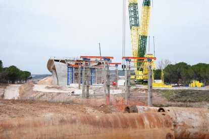Obras del viaducto sobre el Duero a su paso por Quintanilla de Arriba.