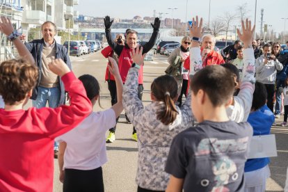 Cientos de personas asisten a la carrera popular Corre por una causa en Arroyo de La Encomienda