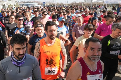 Cientos de personas asisten a la carrera popular Corre por una causa en Arroyo de La Encomienda