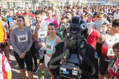 Cientos de personas asisten a la carrera popular Corre por una causa en Arroyo de La Encomienda