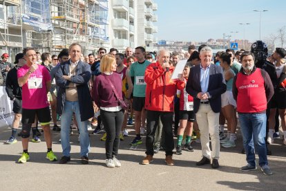 Cientos de personas asisten a la carrera popular Corre por una causa en Arroyo de La Encomienda