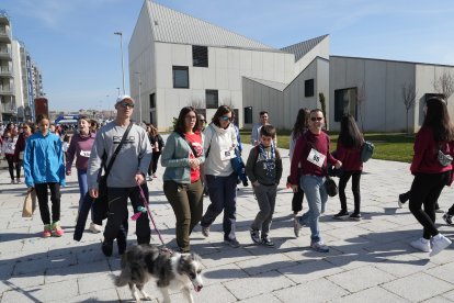 Cientos de personas asisten a la carrera popular Corre por una causa en Arroyo de La Encomienda