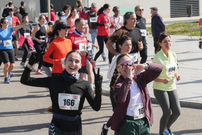 Cientos de personas asisten a la carrera popular Corre por una causa en Arroyo de La Encomienda