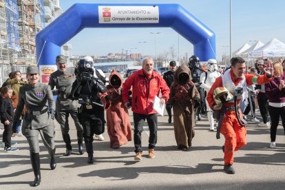 Cientos de personas asisten a la carrera popular Corre por una causa en Arroyo de La Encomienda