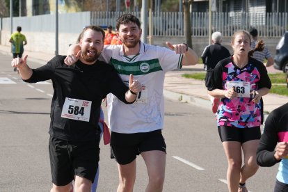 Cientos de personas asisten a la carrera popular Corre por una causa en Arroyo de La Encomienda