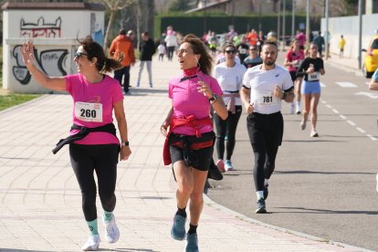 Cientos de personas asisten a la carrera popular Corre por una causa en Arroyo de La Encomienda