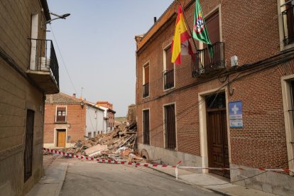 Siete Iglesias de Trabancos. Edificio derrumbado en la plaza Mayor.