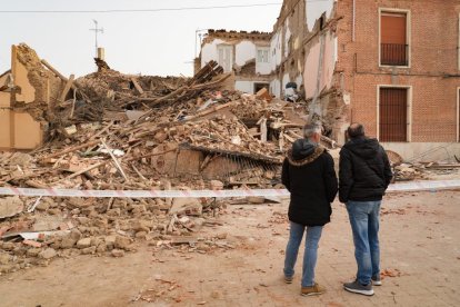 Siete Iglesias de Trabancos. Edificio derrumbado en la plaza Mayor.