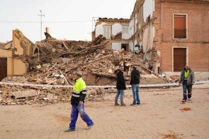 Siete Iglesias de Trabancos. Edificio derrumbado en la plaza Mayor.