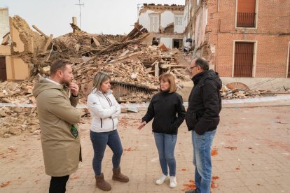 Siete Iglesias de Trabancos. Edificio derrumbado en la plaza Mayor.
