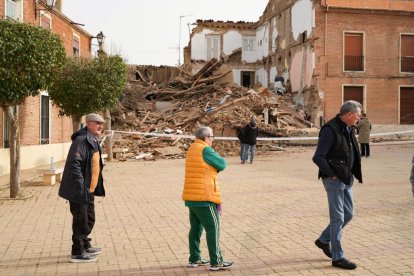 Siete Iglesias de Trabancos. Edificio derrumbado en la plaza Mayor.