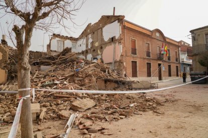 Siete Iglesias de Trabancos. Edificio derrumbado en la plaza Mayor.