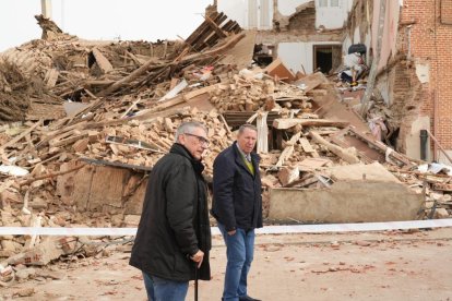 Siete Iglesias de Trabancos. Edificio derrumbado en la plaza Mayor.