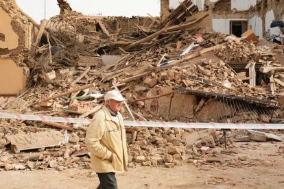 Siete Iglesias de Trabancos. Edificio derrumbado en la plaza Mayor.