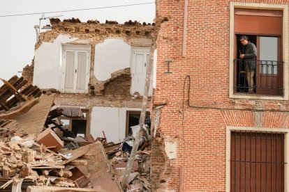 Siete Iglesias de Trabancos. Edificio derrumbado en la plaza Mayor.