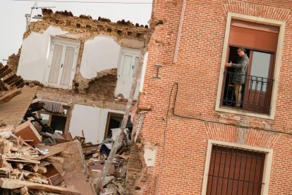 Siete Iglesias de Trabancos. Edificio derrumbado en la plaza Mayor.