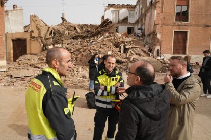 Siete Iglesias de Trabancos. Edificio derrumbado en la plaza Mayor.