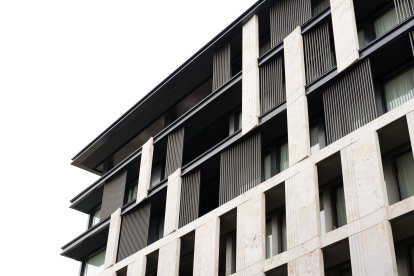Fachada del hotel Eurostars Valladolid 5 tras la rehabilitación del edificio de la calle Constitución.