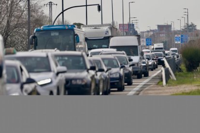 Corte de tráfico de la VA-30 a la N-601 genera tráfico en ambas vías