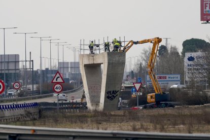 Corte de tráfico de la VA-30 a la N-601 genera tráfico en ambas vías