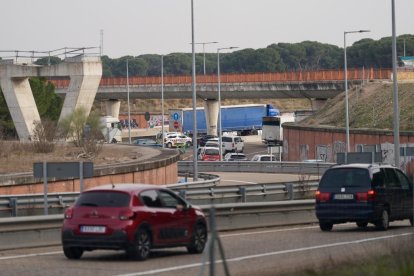 Corte de tráfico de la VA-30 a la N-601 genera tráfico en ambas vías