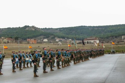 Acto militar en la base de El Empecinado con motivo del aniversario de la creación del Regimiento de Caballería 
