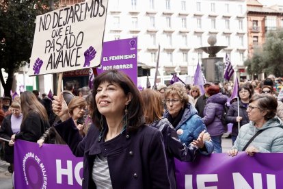 Manifestación por Día Internacional de la Mujer en Valladolid. En la imagen la ministra de Igualdad Ana Redondo durante la manifestación.