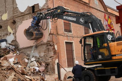 Primeras labores de desescombro en Siete Iglesias de los Trabancos