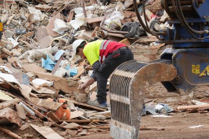 Primeras labores de desescombro en Siete Iglesias de los Trabancos