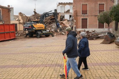 Primeras labores de desescombro en Siete Iglesias de los Trabancos