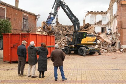 Primeras labores de desescombro en Siete Iglesias de los Trabancos