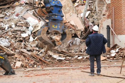 Primeras labores de desescombro en Siete Iglesias de los Trabancos