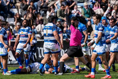Una acción del partido entre VRAC y Huesitos La Vila.