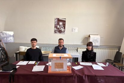 Carolina Pardo Antón, vota por primera vez y es presidenta de mesa en Pozalmuro( Soria)