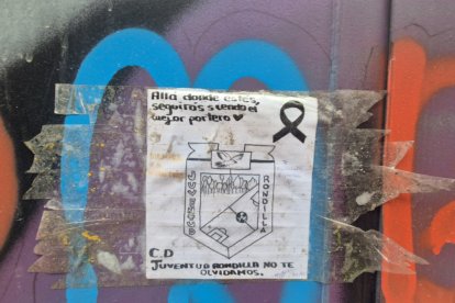 Zona donde estaba el altar en homenaje a Juan Esteban Rubio en la calle Democracia