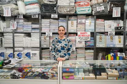 Susana Redondo, dueña de la tienda de decoración del hogar Decoración Redondo, junto al Paseo de Zorrilla.