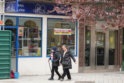 Escaparate de la la librería de Los Arcos en la calle Magallanes.