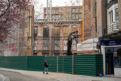 Obras en el edificio centenario de la calle Magallanes en Valladolid.
