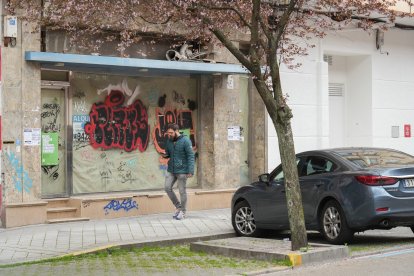Uno de los muchos comercios de la calle Magallanes que están vacíos.