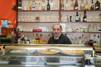 Alejandro Rodríguez, dueño del bar El Pozal de la calle Magallanes de Valladolid.