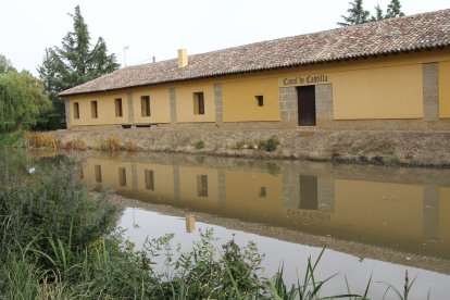 El Canal de Castilla, la gran ruta del interior que impulsa el turismo activo en Palencia, en la imagen Fómista(Palencia)