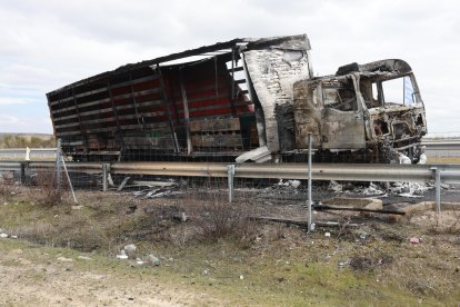 Accidente entre 2 camiones en la autovía A-62, en la localidad zamorana de Castrillo de la Guareña.