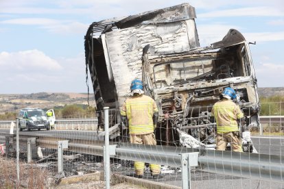 Accidente entre 2 camiones en la autovía A-62, en la localidad zamorana de Castrillo de la Guareña.